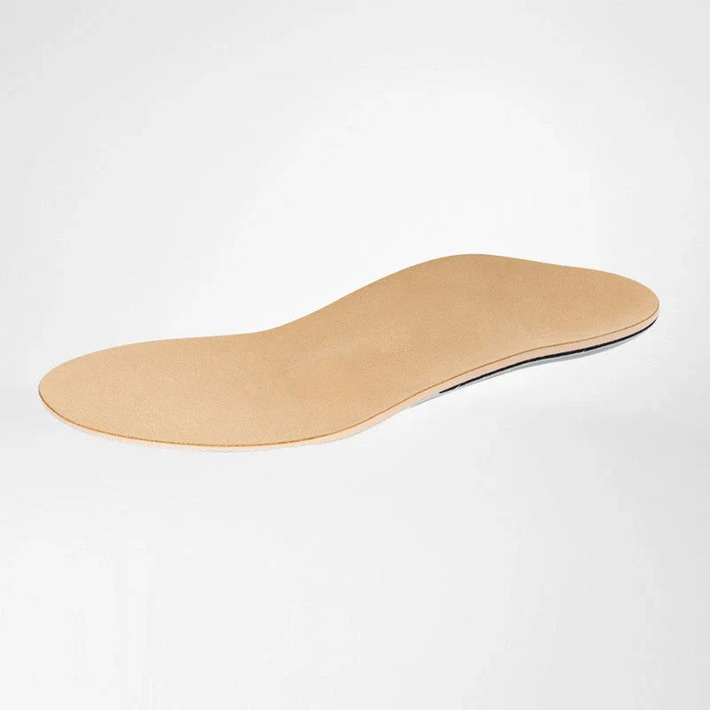 Bauerfeind GloboTec Comfort inläggssula i medelbredd med beige ovansida, vit bakgrund