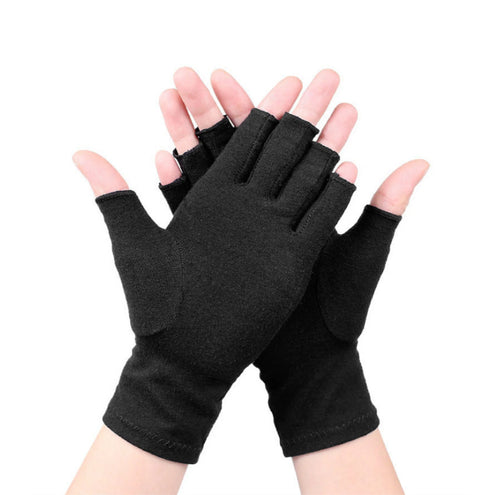Kompressionhandsker med åbne fingerspidser mod stivhed