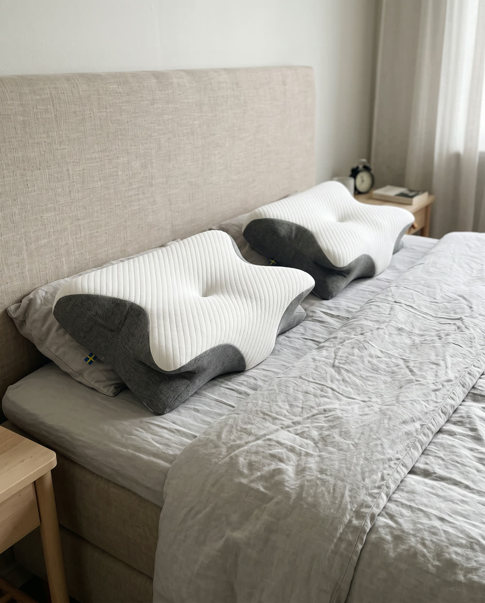 To SleepEase sovepuder på en dobbeltseng
